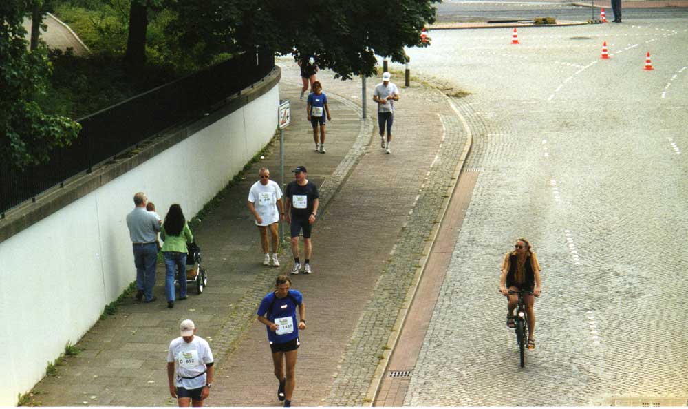 Zeit für einen Plausch ist immer - Bremen-Marathon 2005