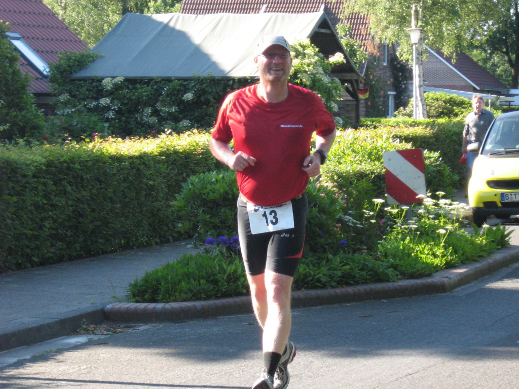 Der Dauergrinser beim Hesel-Marathon 2009