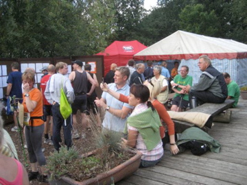 Warten auf die Urkunde - Goldenstedt-Marathon 2007